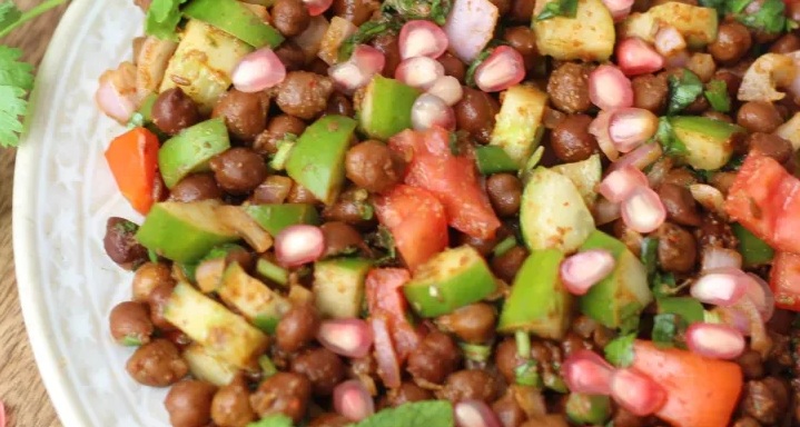 Steamed Senagalu/Kala Chana Salad 8oz